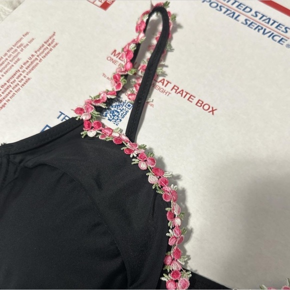 Two piece flower black swimsuit set - Picture 6 of 6